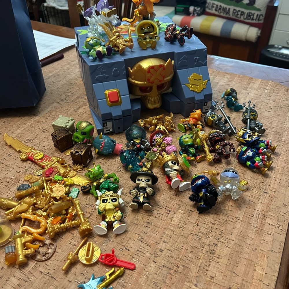 Treasure X Castle with MANY figures